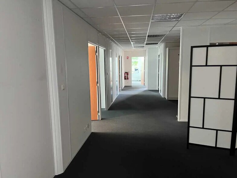 Office in Rennes for lease - Building Photo - Image 2 of 7