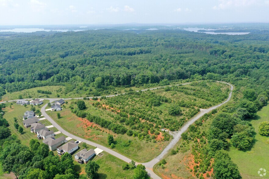 Parkhall Road, Huddleston, VA 24104