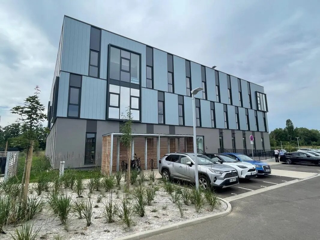 Office in Val-de-Reuil for lease Building Photo- Image 1 of 7