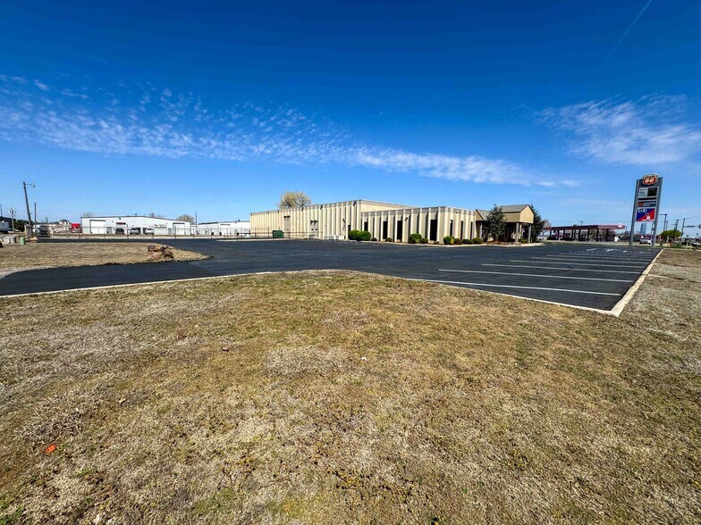 3709 W Reno Ave, Oklahoma City, OK for lease - Building Photo - Image 3 of 25