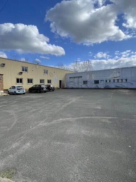 Industrial in Les Mureaux for sale - Building Photo - Image 1 of 24
