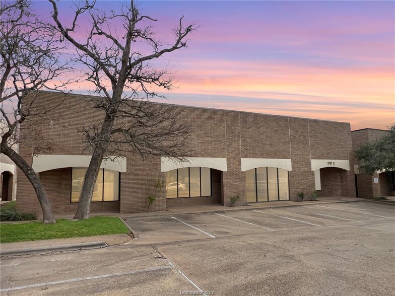 3131 E 29th St, Bryan, TX for lease - Building Photo - Image 1 of 22