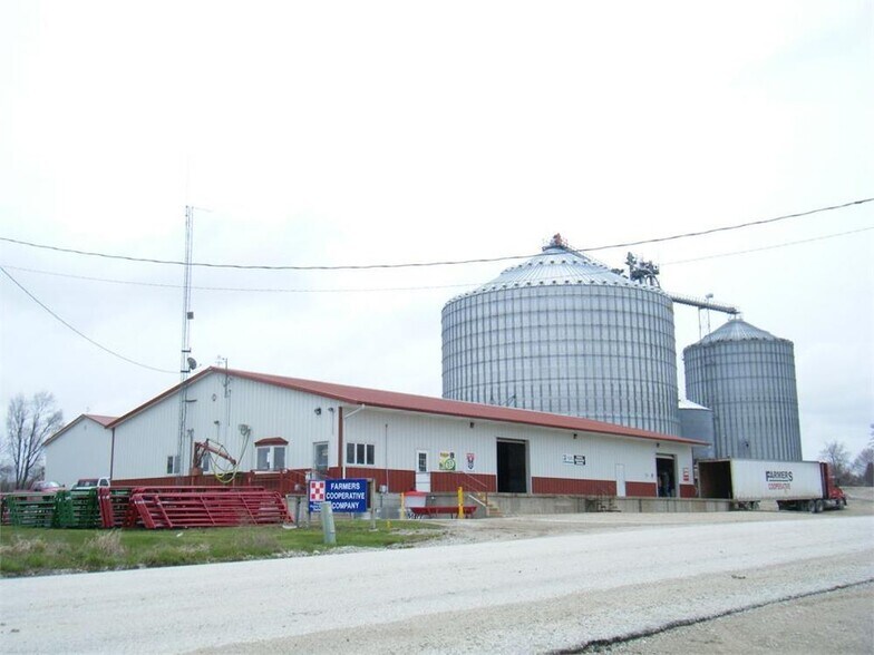 306 N East St, Macksburg, IA 50155