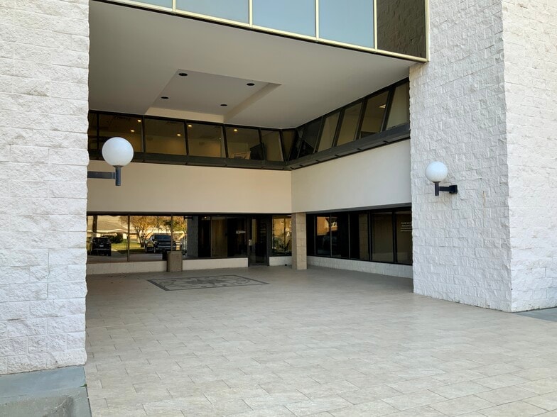 1919 S 40th St, Lincoln, NE for sale - Building Photo - Image 3 of 5