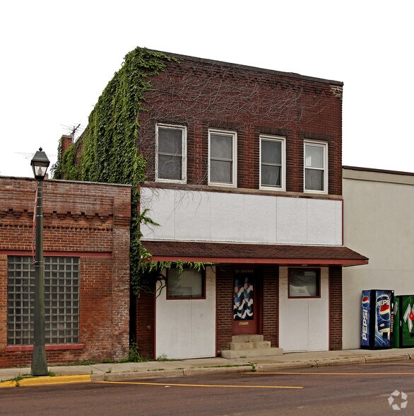 28 Juniper St N, Lester Prairie, MN 55354