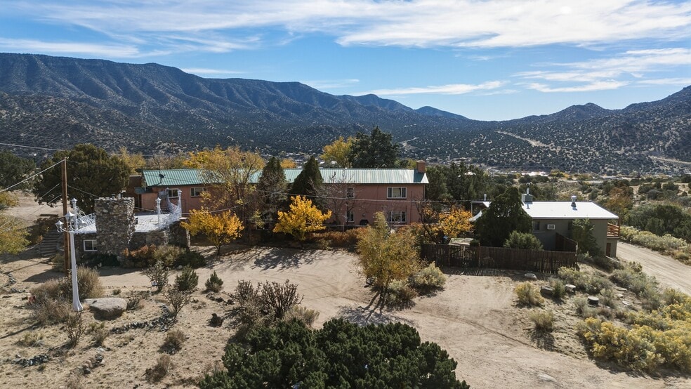 24 Matisse Rd NE, Albuquerque, NM for sale - Primary Photo - Image 1 of 135