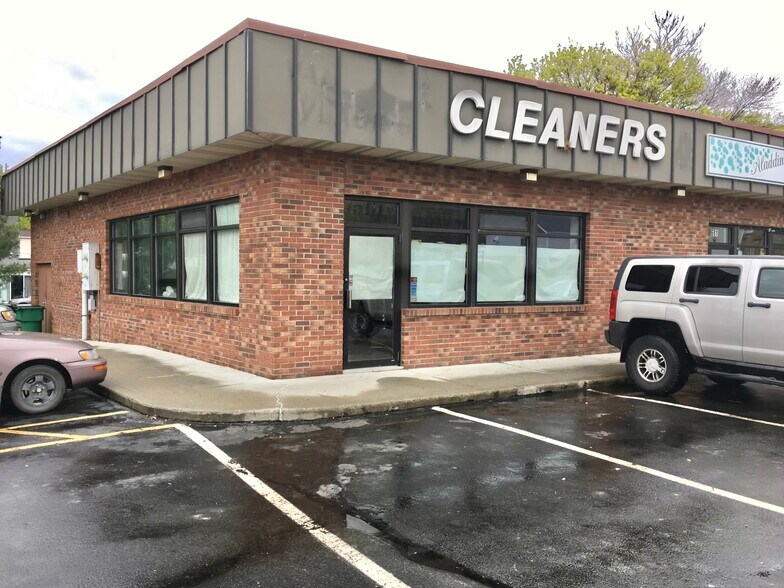 681 Dutchess Tpke, Poughkeepsie, NY for sale - Building Photo - Image 1 of 1