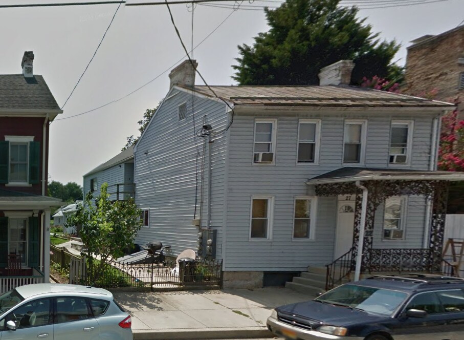 27 W Baltimore St, Funkstown, MD 21734