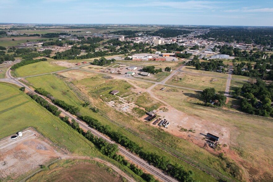 Oklahoma, Chickasha, OK for sale - Building Photo - Image 2 of 8