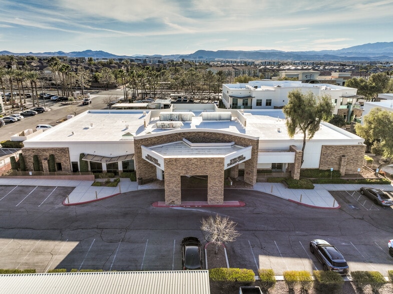 876 Seven Hills Dr, Henderson, NV for sale - Building Photo - Image 2 of 12