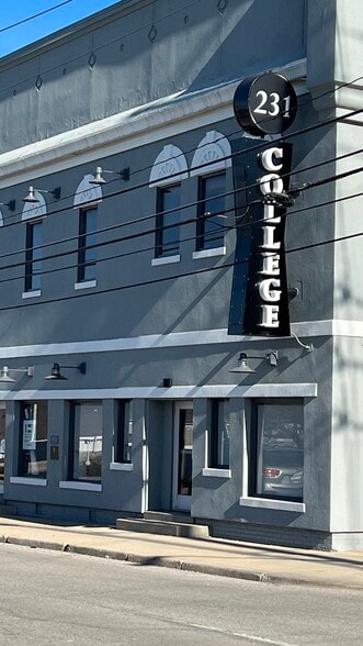 231 S College Ave, Indianapolis, IN for lease - Building Photo - Image 3 of 9