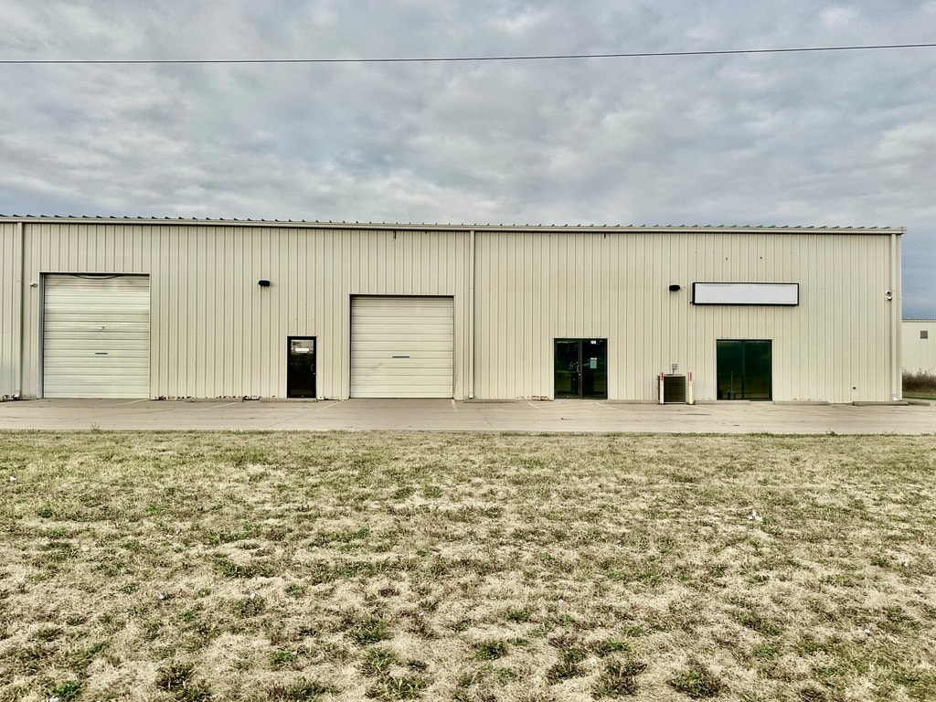 3 Quest Dr, Bloomington, IL for lease Interior Photo- Image 1 of 7