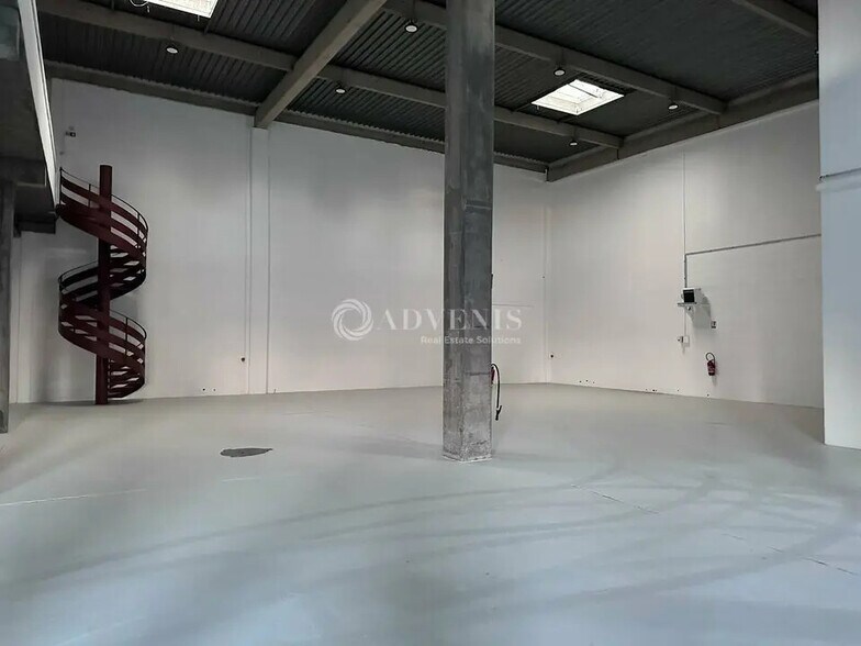 Industrial in VILLENEUVE-D'ASCQ for lease - Interior Photo - Image 3 of 12