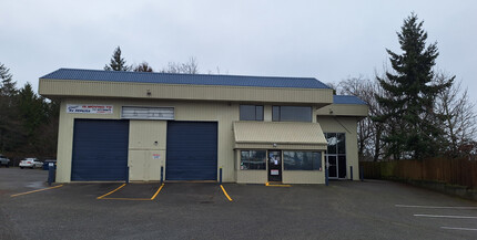 690 Comox Rd, Nanaimo, BC for lease Building Photo- Image 2 of 15