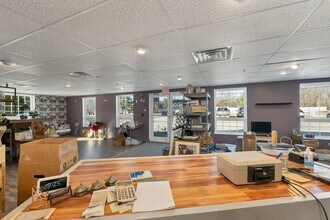 45 Londonderry Tpke, Hooksett, NH for lease Interior Photo- Image 2 of 32
