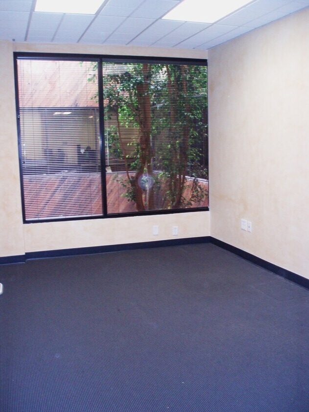 4717 Van Nuys Blvd, Sherman Oaks, CA for lease Interior Photo- Image 1 of 1