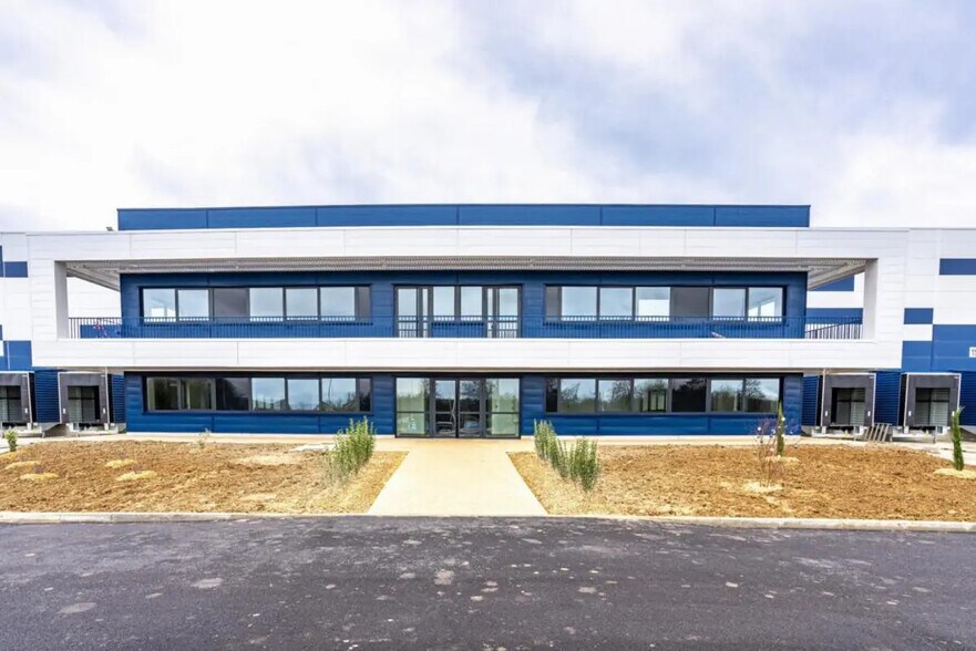 Industrial in Troyes for lease - Building Photo - Image 3 of 16