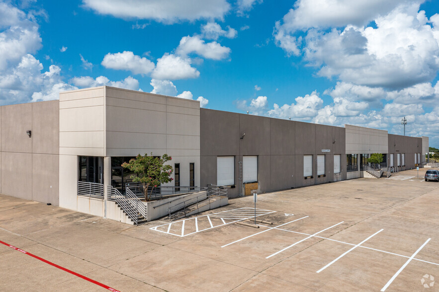 2951 Suffolk Dr, Fort Worth, TX for lease - Building Photo - Image 2 of 6