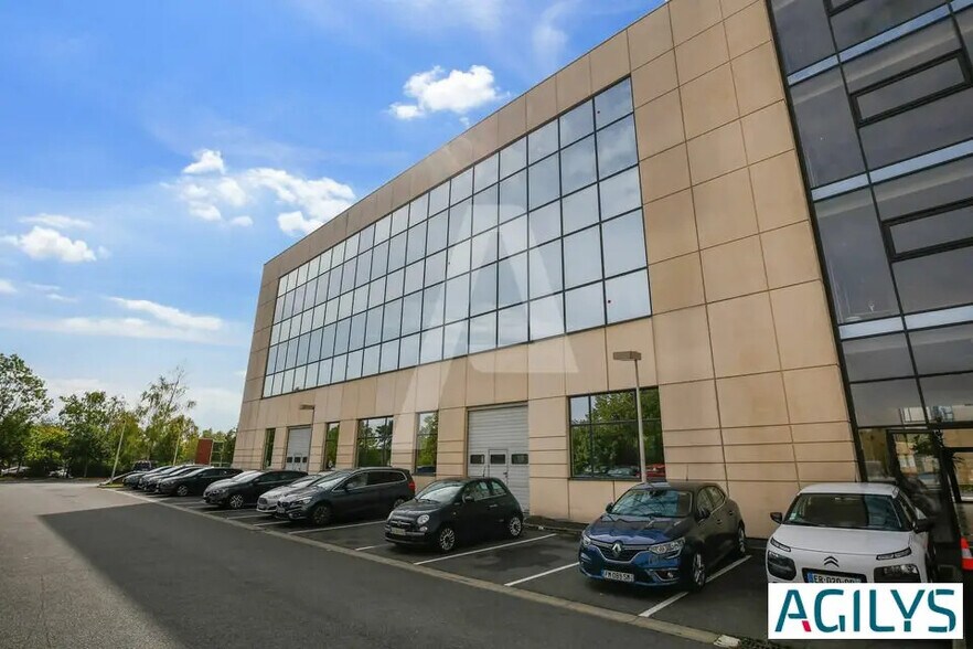 Flex in Les Ulis for lease - Building Photo - Image 2 of 8