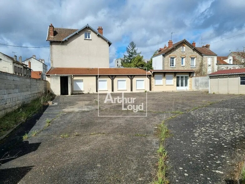 Office in Melun for sale - Building Photo - Image 3 of 3