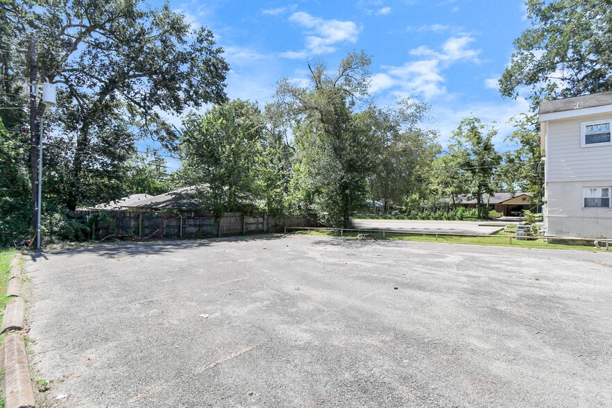 703 Everett St, Conroe, TX for sale - Building Photo - Image 2 of 45