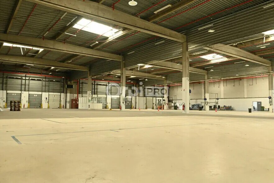 Office in Vénissieux for lease - Interior Photo - Image 2 of 23