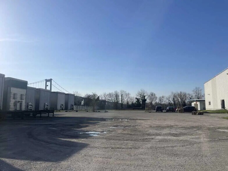 Office in Lormont for lease - Building Photo - Image 2 of 4