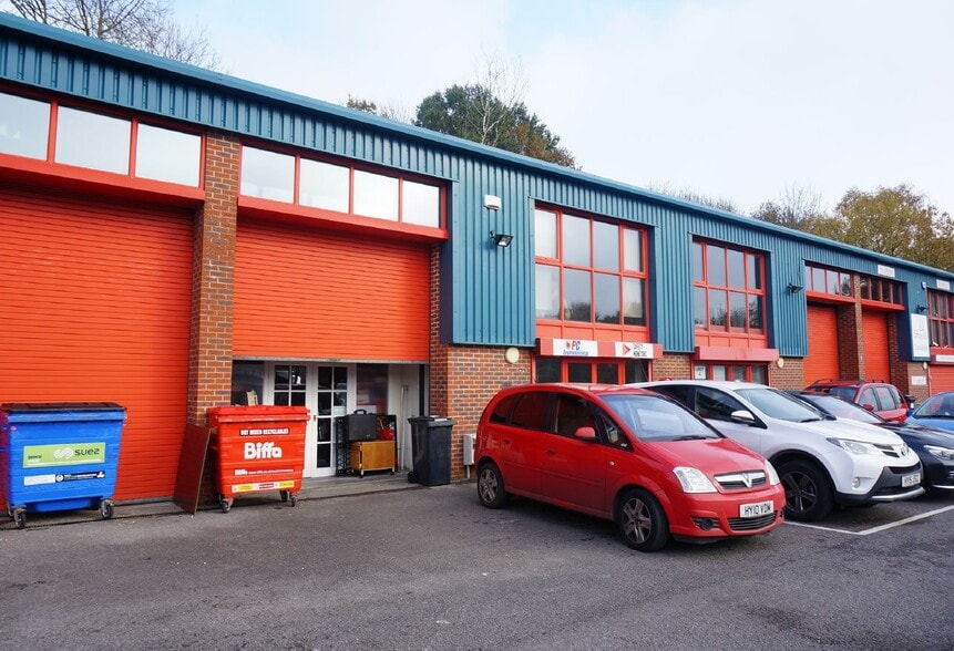 Claylands Rd, Bishops Waltham for lease - Primary Photo - Image 1 of 2