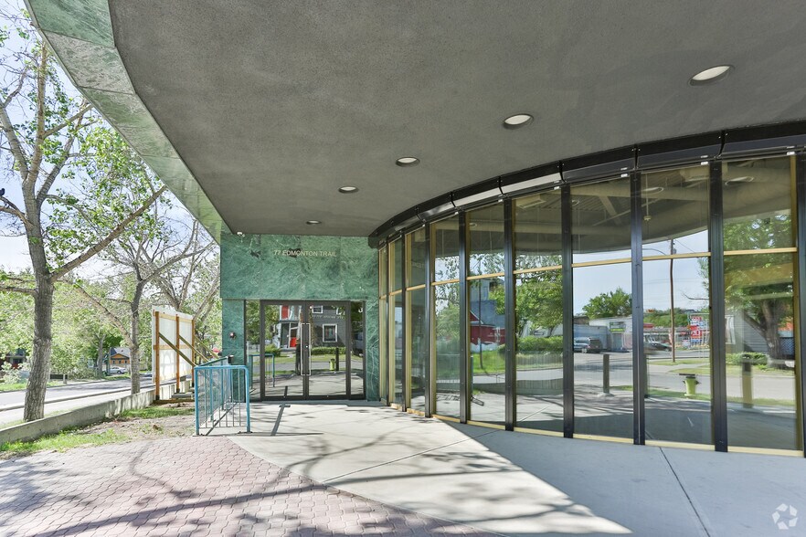 77 Edmonton Trl NE, Calgary, AB for lease - Building Photo - Image 2 of 7