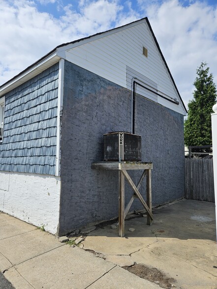 1238 Cross Bay Blvd, Broad Channel, NY for sale - Building Photo - Image 3 of 17