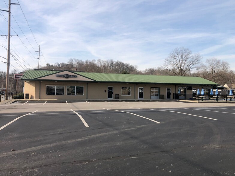 826 W Main St, New Albany, IN for lease - Building Photo - Image 1 of 23