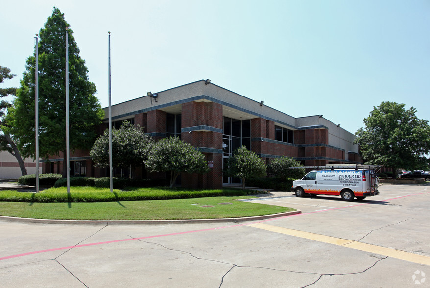 1625 W Crosby Rd, Carrollton, TX for lease - Primary Photo - Image 1 of 9