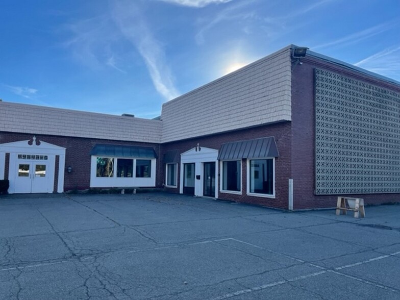 586 Main St, Bangor, ME for lease - Building Photo - Image 1 of 13