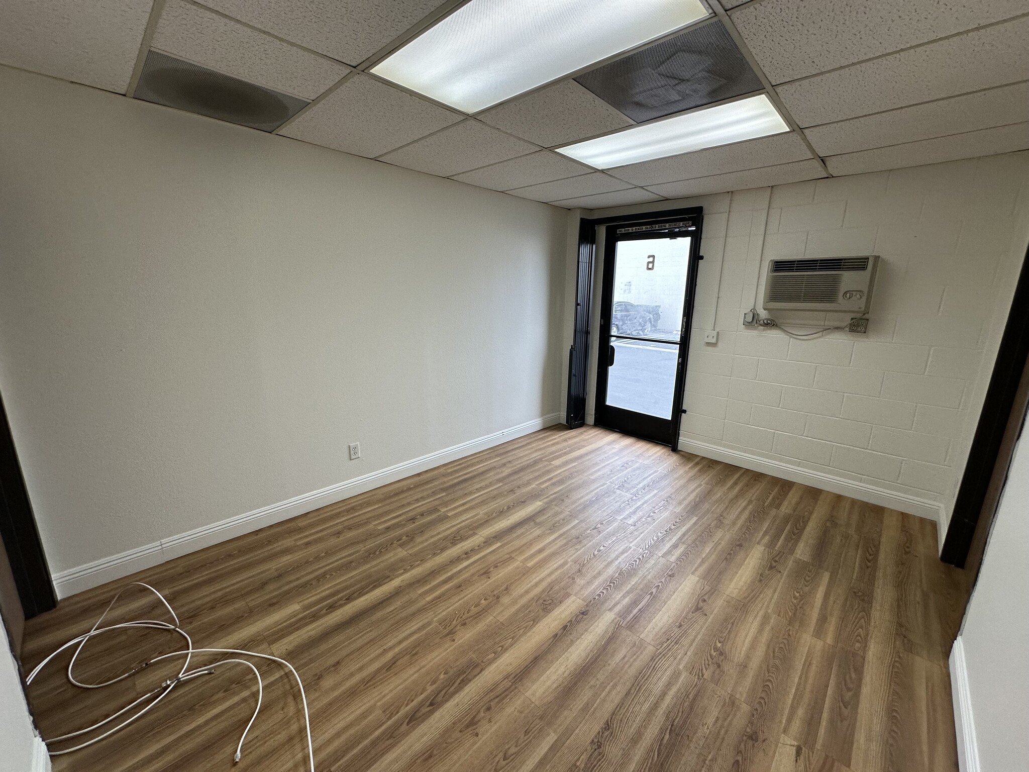 9811 Owensmouth Ave, Chatsworth, CA for lease Interior Photo- Image 1 of 5