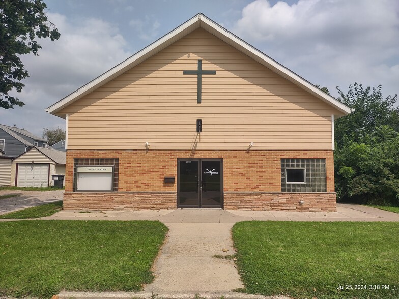 1325 8th St, Nevada, IA for sale - Primary Photo - Image 1 of 5