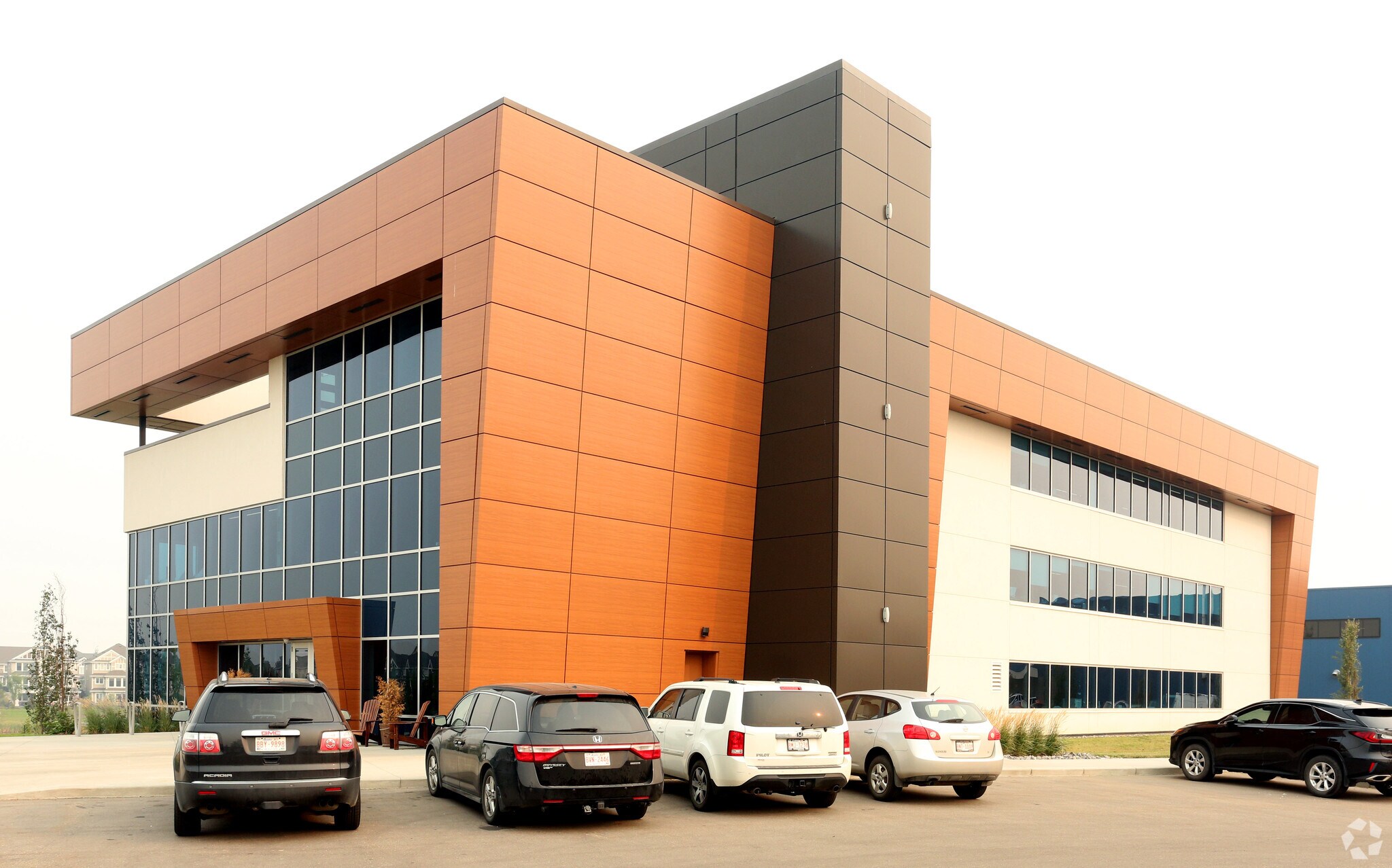 2207 90b St SW, Edmonton, AB for sale Primary Photo- Image 1 of 1