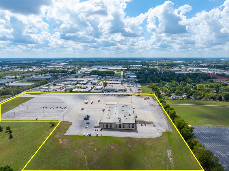 2813 N Neergard Ave, Springfield, MO for sale - Building Photo - Image 1 of 42