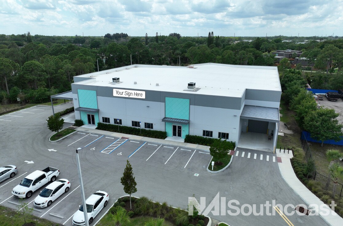 5700 SE Grouper Ave, Stuart, FL for sale Primary Photo- Image 1 of 1