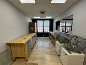 11-25 Middle Neck Rd, Great Neck, NY for lease Interior Photo- Image 2 of 4