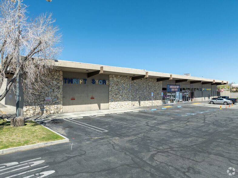 44201-44247 N 10th St W, Lancaster, CA for lease - Primary Photo - Image 1 of 27