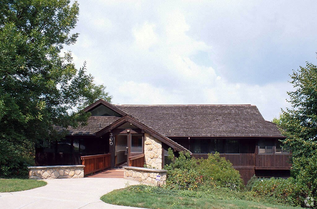 2275 Swallow Hill Rd, Pittsburgh, PA 15220