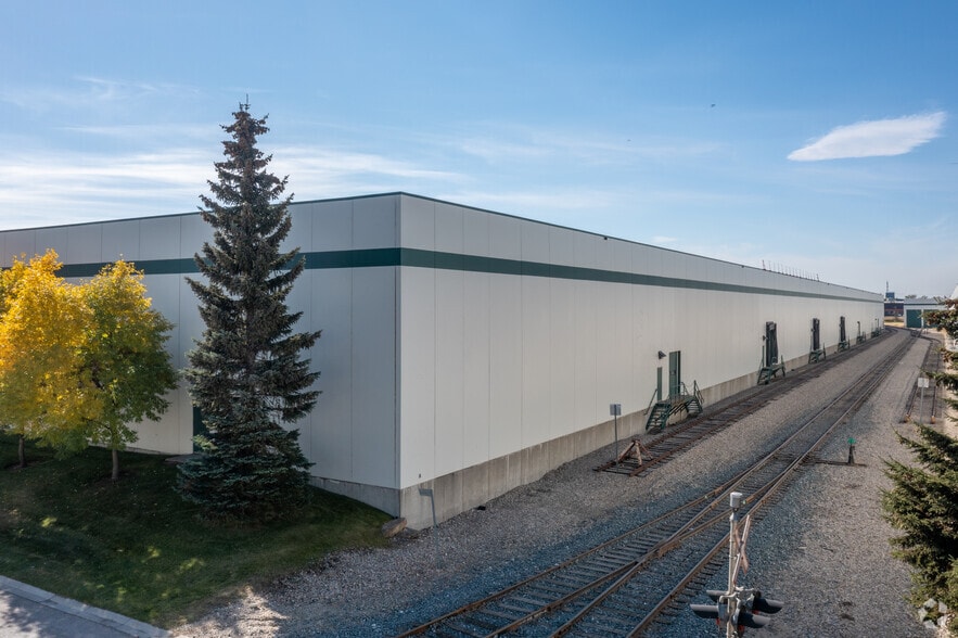 4660-4770 68 Ave SE, Calgary, AB for lease - Building Photo - Image 3 of 7