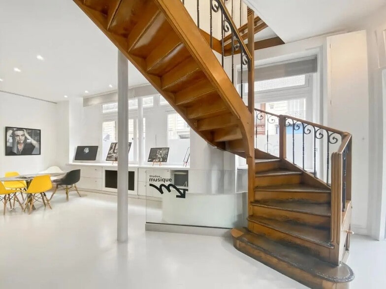 Retail in Paris for lease - Building Photo - Image 3 of 9