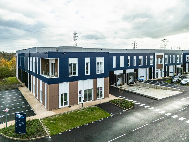 Flex in Moissy-Cramayel for lease - Building Photo - Image 2 of 2