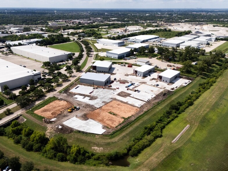 13620 S Gessner Rd, Missouri City, TX for lease - Building Photo - Image 3 of 25