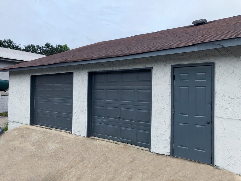 Industrial + Retail/Industrial portfolio of 2 properties for sale on LoopNet.com - Building Photo - Image 3 of 5