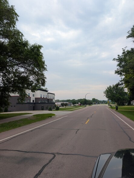 1303 Old Minnesota Ave, Saint Peter, MN for sale - Building Photo - Image 3 of 7