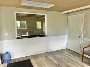 46 W Avon Rd, Avon, CT for lease Building Photo- Image 2 of 15