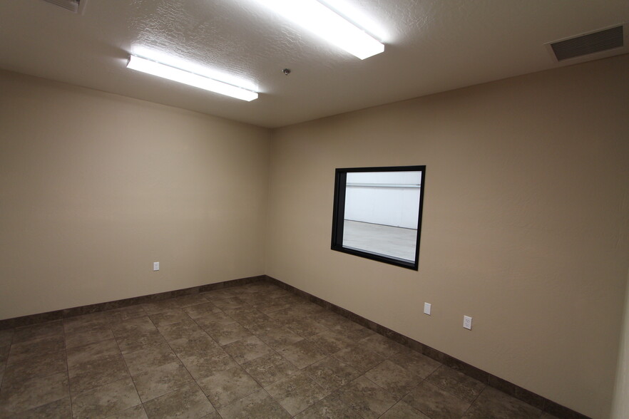 3048 N Cessna Way, Casa Grande, AZ for lease - Interior Photo - Image 3 of 17