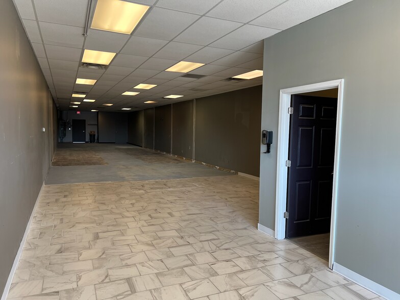 3201-3253 Saint Joe Center Rd, Fort Wayne, IN for lease - Interior Photo - Image 3 of 10